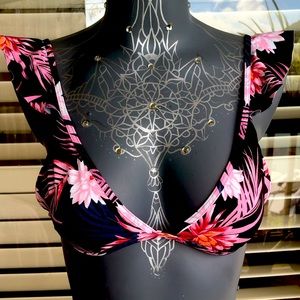 NWOT Spiritual Gangster swim top. Floral with a ruffle strap. Perfect condition.